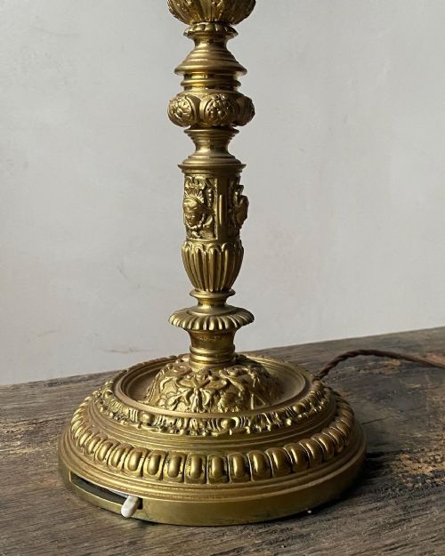ANTIQUE GILT BRASS TABLE LAMP - ADDITIONAL PHOTO 6