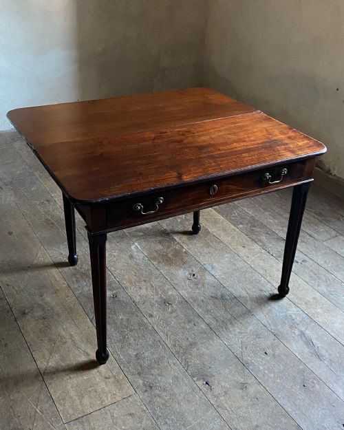 GEORGIAN MAHOGANY TEA TABLE - ADDITIONAL PHOTO 3