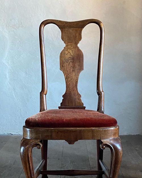 A PAIR OF QUEEN ANNE SIDE CHAIRS - ADDITIONAL PHOTO 2