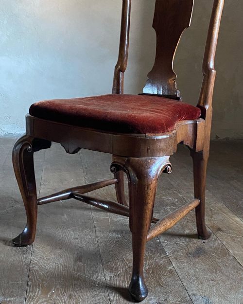 A PAIR OF QUEEN ANNE SIDE CHAIRS - ADDITIONAL PHOTO 4