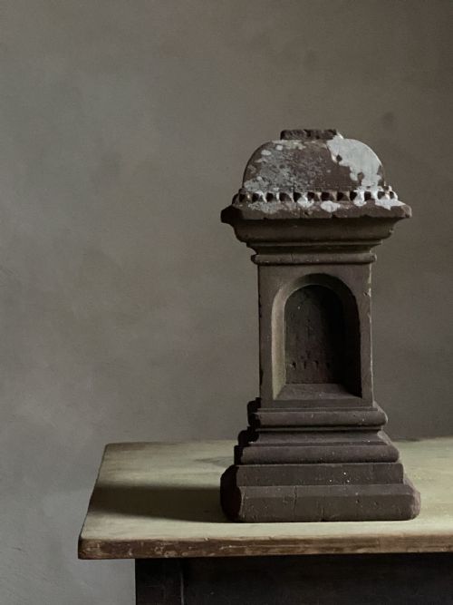 18THC CARVED RED SANDSTONE FINIAL - ADDITIONAL PHOTO 2