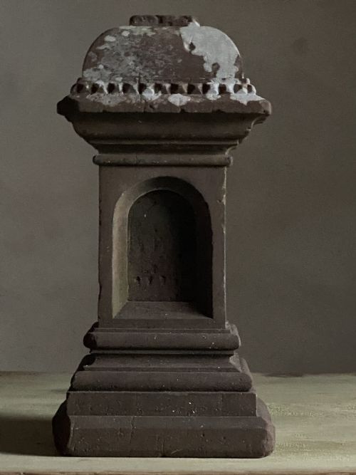 18THC CARVED RED SANDSTONE FINIAL - ADDITIONAL PHOTO 5