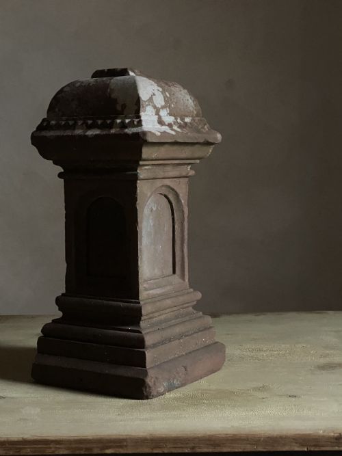 18THC CARVED RED SANDSTONE FINIAL - ADDITIONAL PHOTO 6