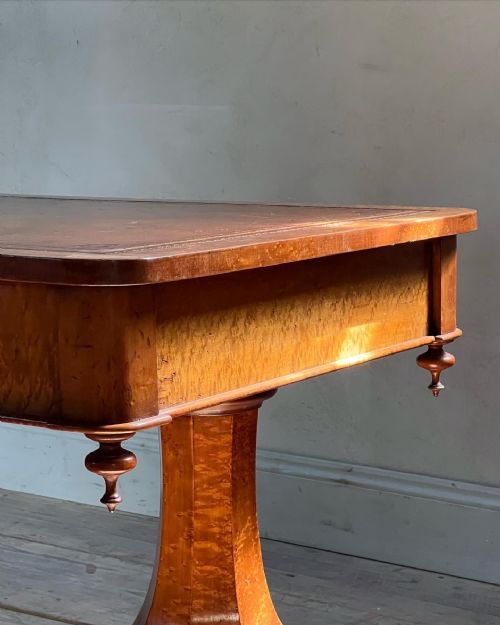 LATE REGENCY BIRDSEYE MAPLE WRITING TABLE - ADDITIONAL PHOTO 9