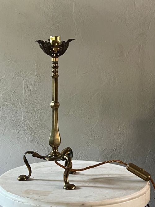 brass pullman type table lamp with later brass leaf decoration c1900 - CATEGORY: ANTIQUE LIGHTING - DATED EDWARDIAN
