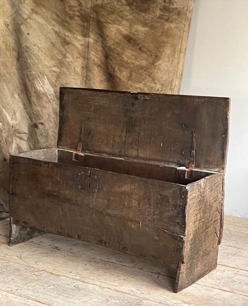 16THC OAK PLANK CHEST - ADDITIONAL PHOTO 1