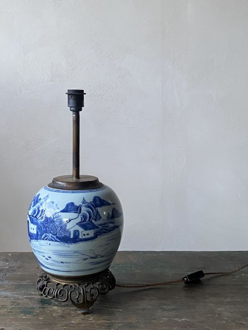 19thc chinese blue and white jar lamp - CATEGORY: ANTIQUE LIGHTING - DATED 19TH CENTURY