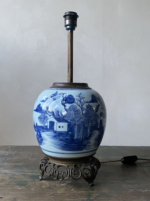 19THC CHINESE BLUE AND WHITE JAR LAMP - ADDITIONAL PHOTO 2