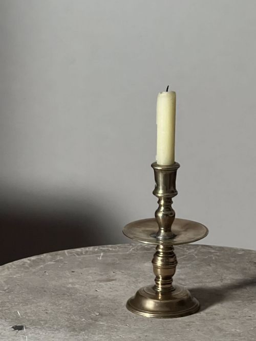 17THC DUTCH BRASS HEEMSKERK CANDLESTICK - ADDITIONAL PHOTO 1