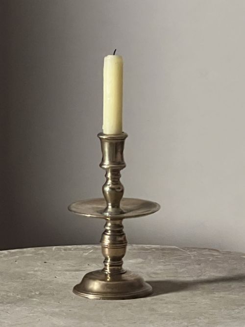 17THC DUTCH BRASS HEEMSKERK CANDLESTICK - ADDITIONAL PHOTO 2