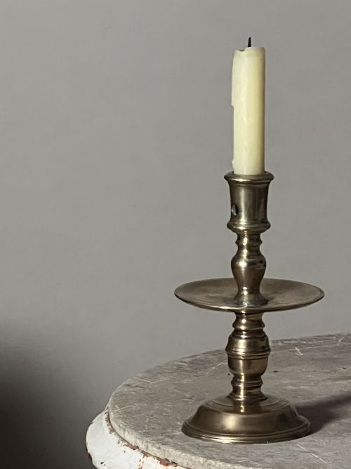 17THC DUTCH BRASS HEEMSKERK CANDLESTICK - ADDITIONAL PHOTO 3