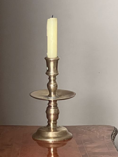 17THC DUTCH BRASS HEEMSKERK CANDLESTICK - ADDITIONAL PHOTO 4