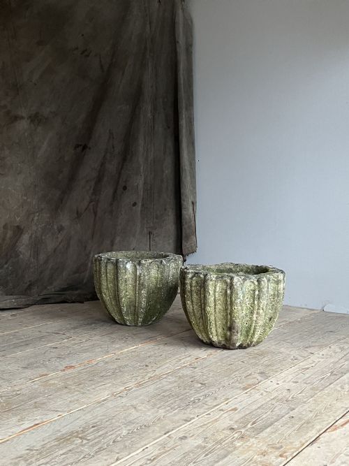 A PAIR OF ANTIQUE CARVED COTSWOLD STONE PLANTERS - ADDITIONAL PHOTO 2