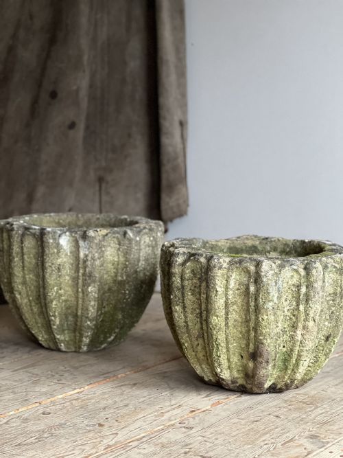 A PAIR OF ANTIQUE CARVED COTSWOLD STONE PLANTERS - ADDITIONAL PHOTO 3