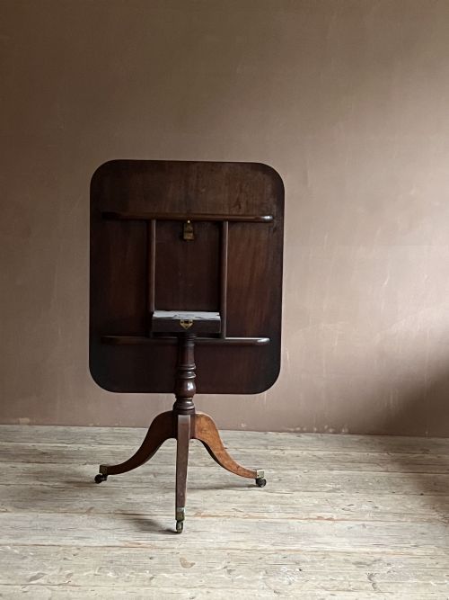GEORGE III MAHOGANY BREAKFAST TABLE - ADDITIONAL PHOTO 3