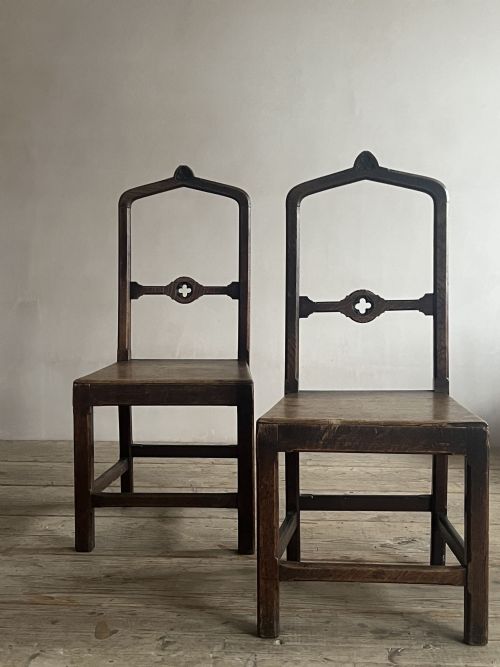A PAIR OF GOTHIC OAK SIDE CHAIRS - ADDITIONAL PHOTO 8