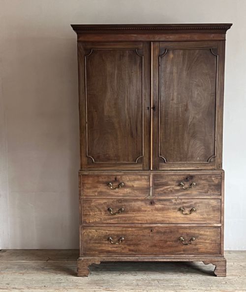 george iii mahogany linen press - CATEGORY: ANTIQUE CUPBOARDS - DATED GEORGIAN