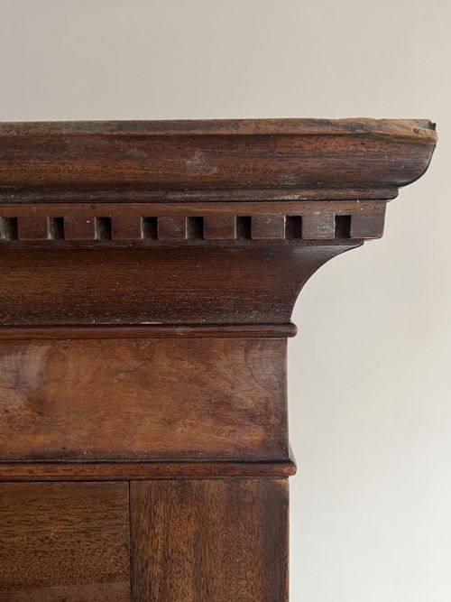 GEORGE III MAHOGANY LINEN PRESS - ADDITIONAL PHOTO 4