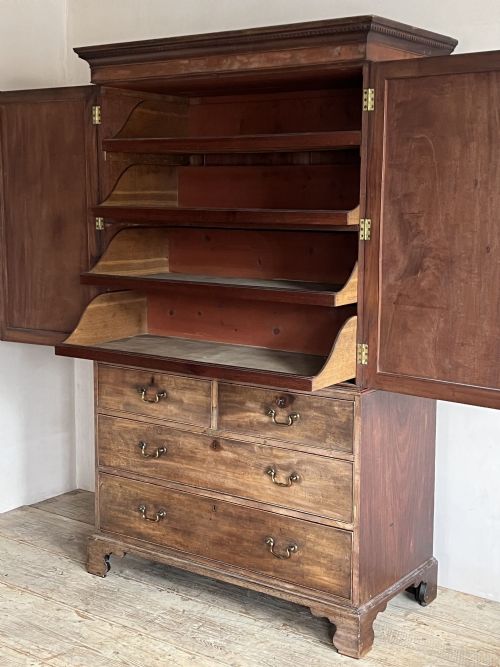 GEORGE III MAHOGANY LINEN PRESS - ADDITIONAL PHOTO 6