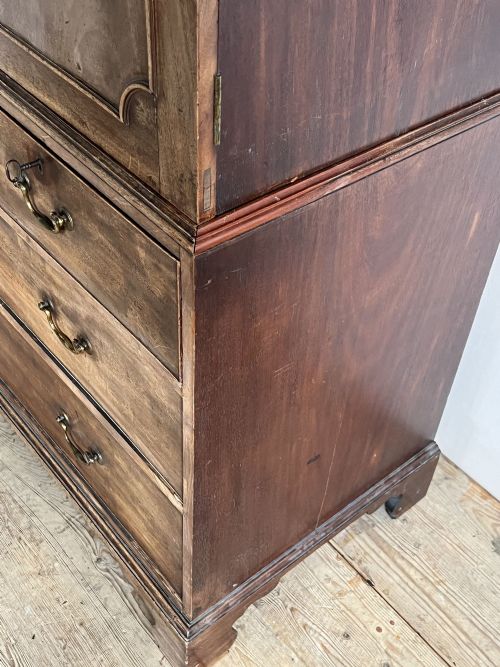 GEORGE III MAHOGANY LINEN PRESS - ADDITIONAL PHOTO 9