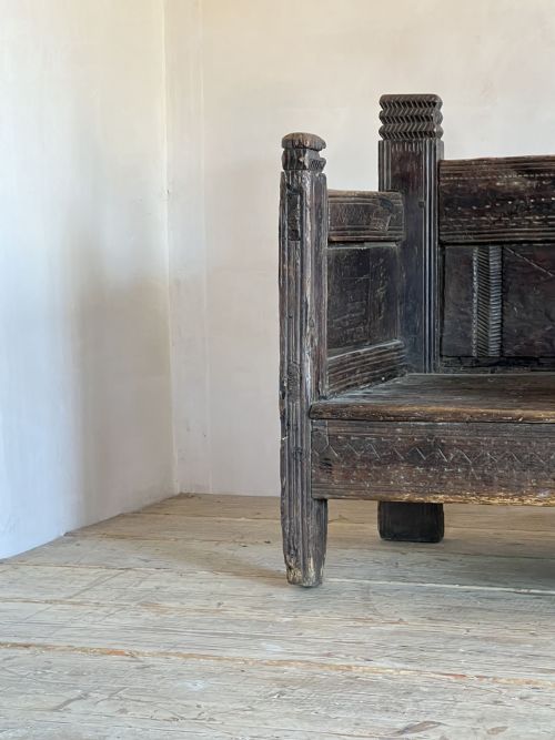 PRIMITIVE BENCH - ADDITIONAL PHOTO 1