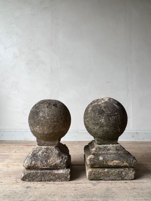 a pair of cotswold stone ball finials - CATEGORY: ANTIQUE MISCELLANEOUS - DATED GEORGIAN