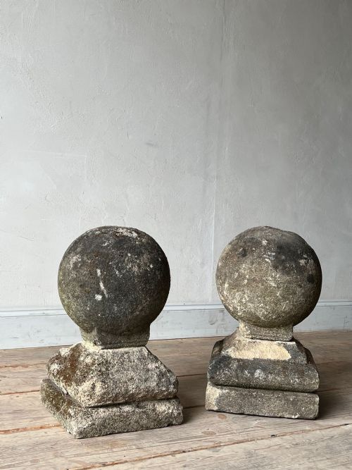 A PAIR OF COTSWOLD STONE BALL FINIALS - ADDITIONAL PHOTO 1