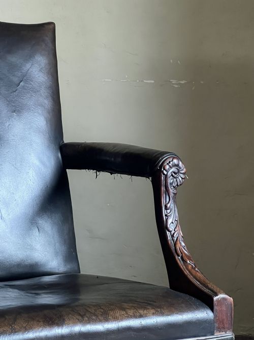 CHIPPENDALE STYLE GAINSBOROUGH LIBRARY CHAIR - ADDITIONAL PHOTO 1