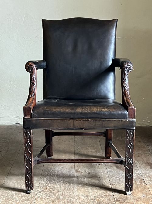 CHIPPENDALE STYLE GAINSBOROUGH LIBRARY CHAIR - ADDITIONAL PHOTO 2