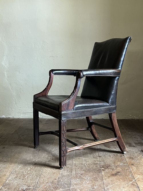 CHIPPENDALE STYLE GAINSBOROUGH LIBRARY CHAIR - ADDITIONAL PHOTO 5