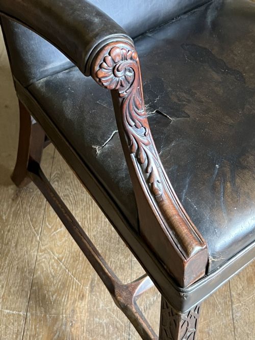 CHIPPENDALE STYLE GAINSBOROUGH LIBRARY CHAIR - ADDITIONAL PHOTO 10