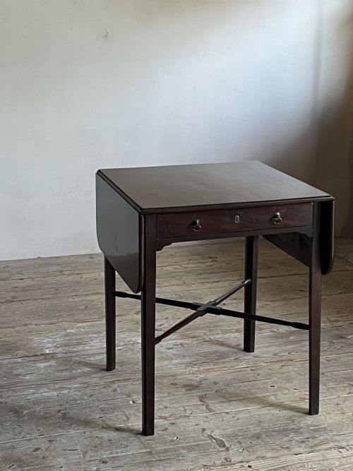 SMALL GEORGE III PEMBROKE TABLE - ADDITIONAL PHOTO 3