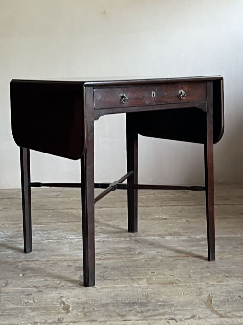 SMALL GEORGE III PEMBROKE TABLE - ADDITIONAL PHOTO 4