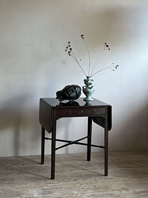 SMALL GEORGE III PEMBROKE TABLE - ADDITIONAL PHOTO 5