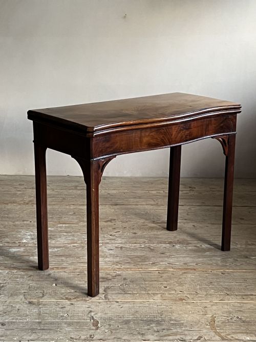 MAHOGANY SERPENTINE GAMES TABLE - ADDITIONAL PHOTO 1