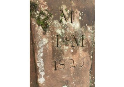 DATED RED SANDSTONE KEYSTONE - ADDITIONAL PHOTO 2