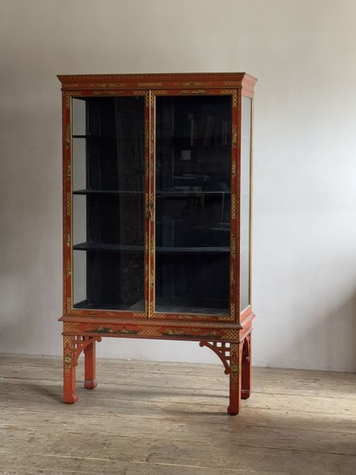 RED LACQUERED MAHOGANY CHINA CABINET - ADDITIONAL PHOTO 1