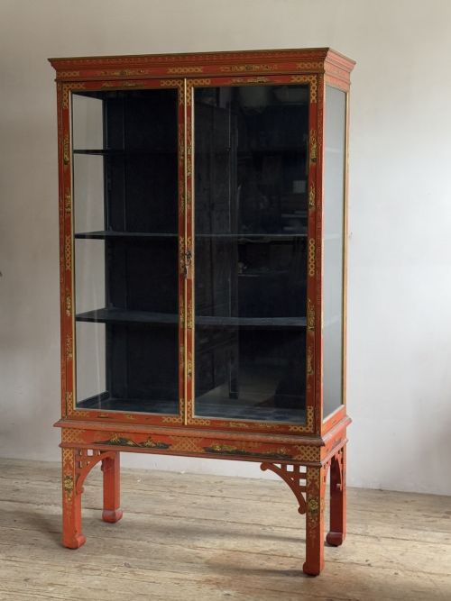 RED LACQUERED MAHOGANY CHINA CABINET - ADDITIONAL PHOTO 2