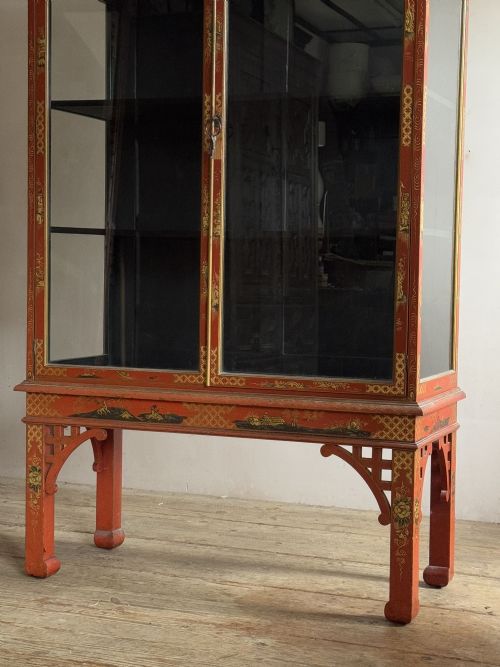 RED LACQUERED MAHOGANY CHINA CABINET - ADDITIONAL PHOTO 3