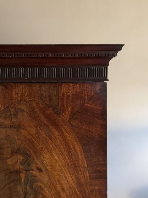 18TH CENTURY CHIPPENDALE PERIOD MAHOGANY LINEN PRESS - ADDITIONAL PHOTO 7