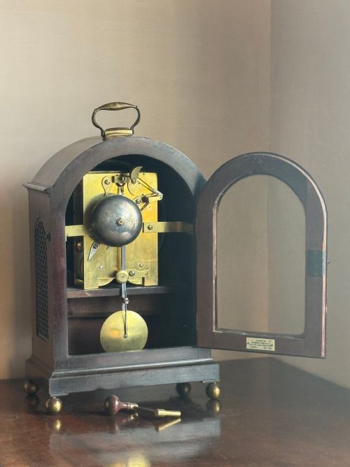 REGENCY MAHOGANY BRACKET CLOCK - ADDITIONAL PHOTO 4