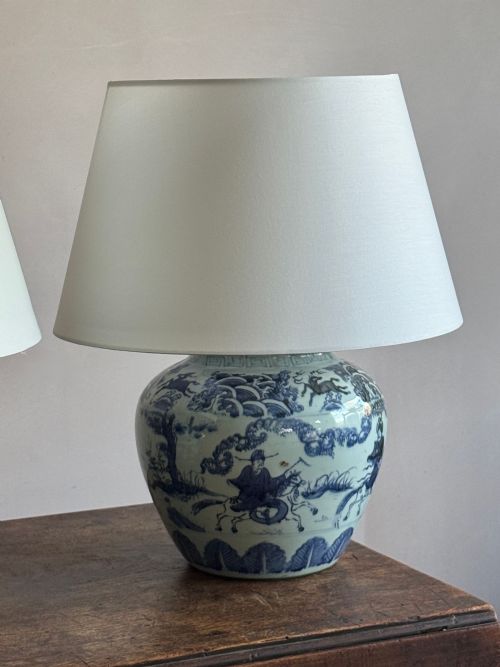 A PAIR OF CHINESE BLUE AND WHITE PORCELAIN LAMPS - ADDITIONAL PHOTO 1
