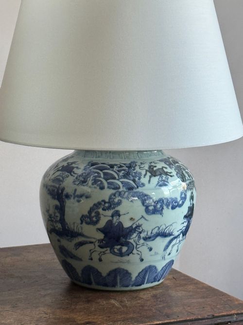 A PAIR OF CHINESE BLUE AND WHITE PORCELAIN LAMPS - ADDITIONAL PHOTO 2