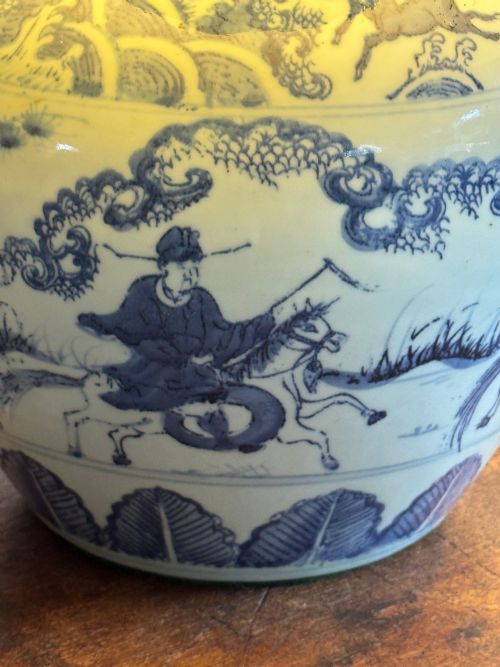 A PAIR OF CHINESE BLUE AND WHITE PORCELAIN LAMPS - ADDITIONAL PHOTO 4