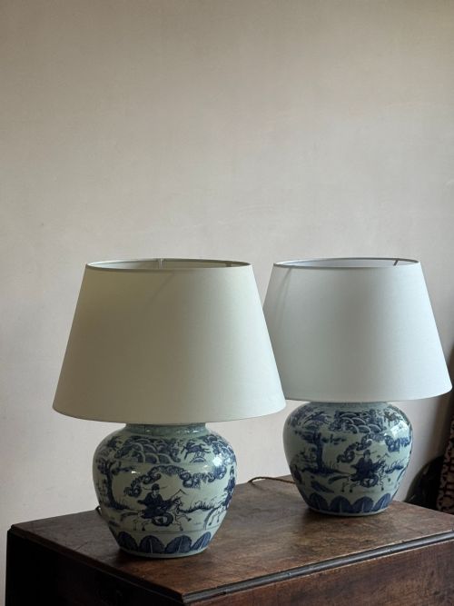 A PAIR OF CHINESE BLUE AND WHITE PORCELAIN LAMPS - ADDITIONAL PHOTO 8