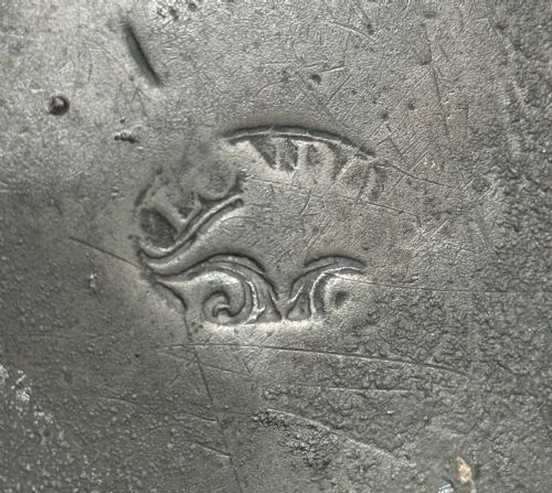 A PAIR OF 18THC ENGLISH PEWTER CHARGERS - ADDITIONAL PHOTO 7