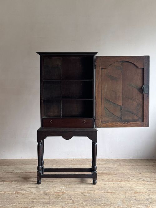 18THC OAK CUPBOARD ON STAND - ADDITIONAL PHOTO 4