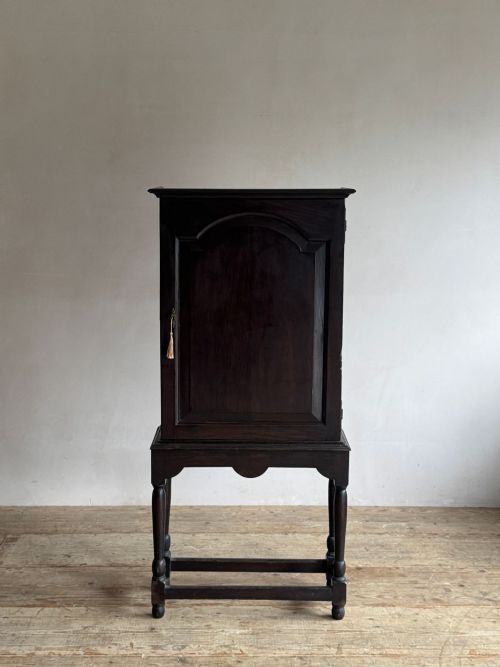 18THC OAK CUPBOARD ON STAND - ADDITIONAL PHOTO 9