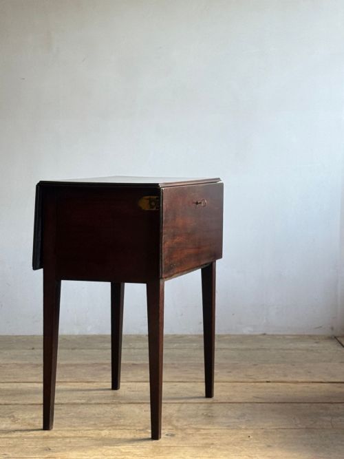 GEORGIAN MAHOGANY DECEPTION TABLE - ADDITIONAL PHOTO 2