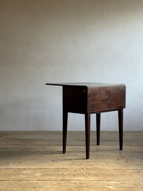 GEORGIAN MAHOGANY DECEPTION TABLE - ADDITIONAL PHOTO 3